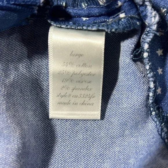 Womens shorts size L with stars and scalloped edge - Picture 3 of 9